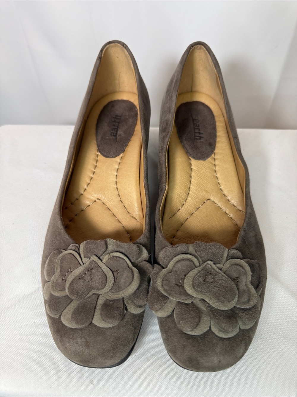 Earth Taupe Suede Floral Applique Flats size 8B